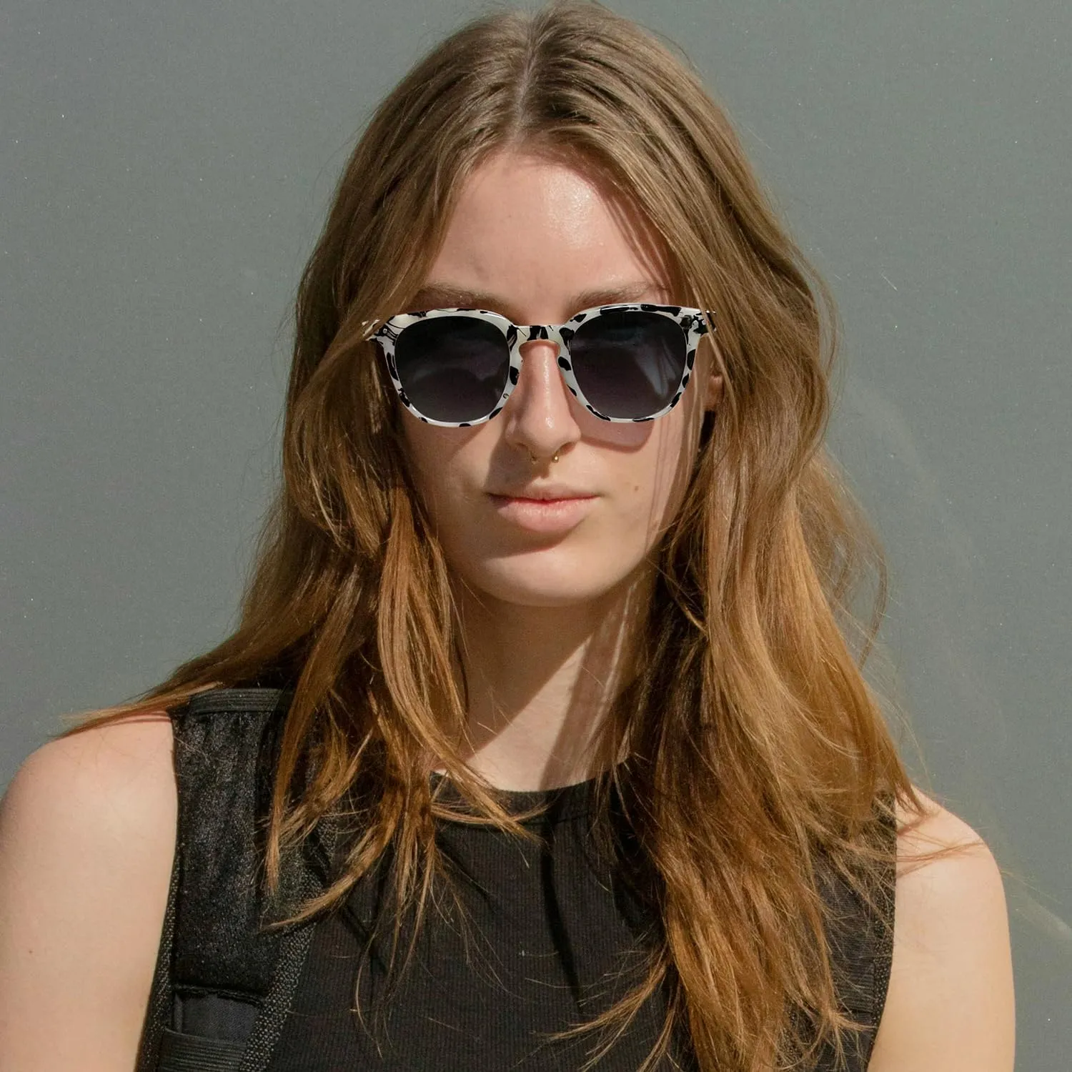 FEISEDY Classic Polarized Sunglasses Retro Round Sunglasses for Women Men Trendy Shades B0002