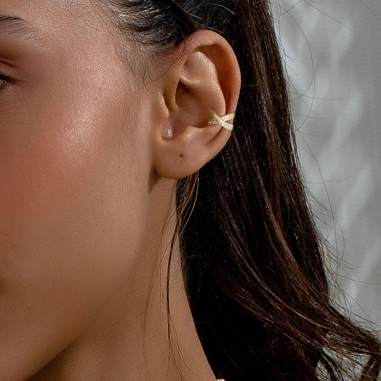 Gold Ear Cuff Earring for Women Rhinestone Non Pierced Ear Cartilage Clip Earrings Chunky Minimalist Hypoallergenic Ear Cuff Earrings Trendy Jewelry Gifts for Women