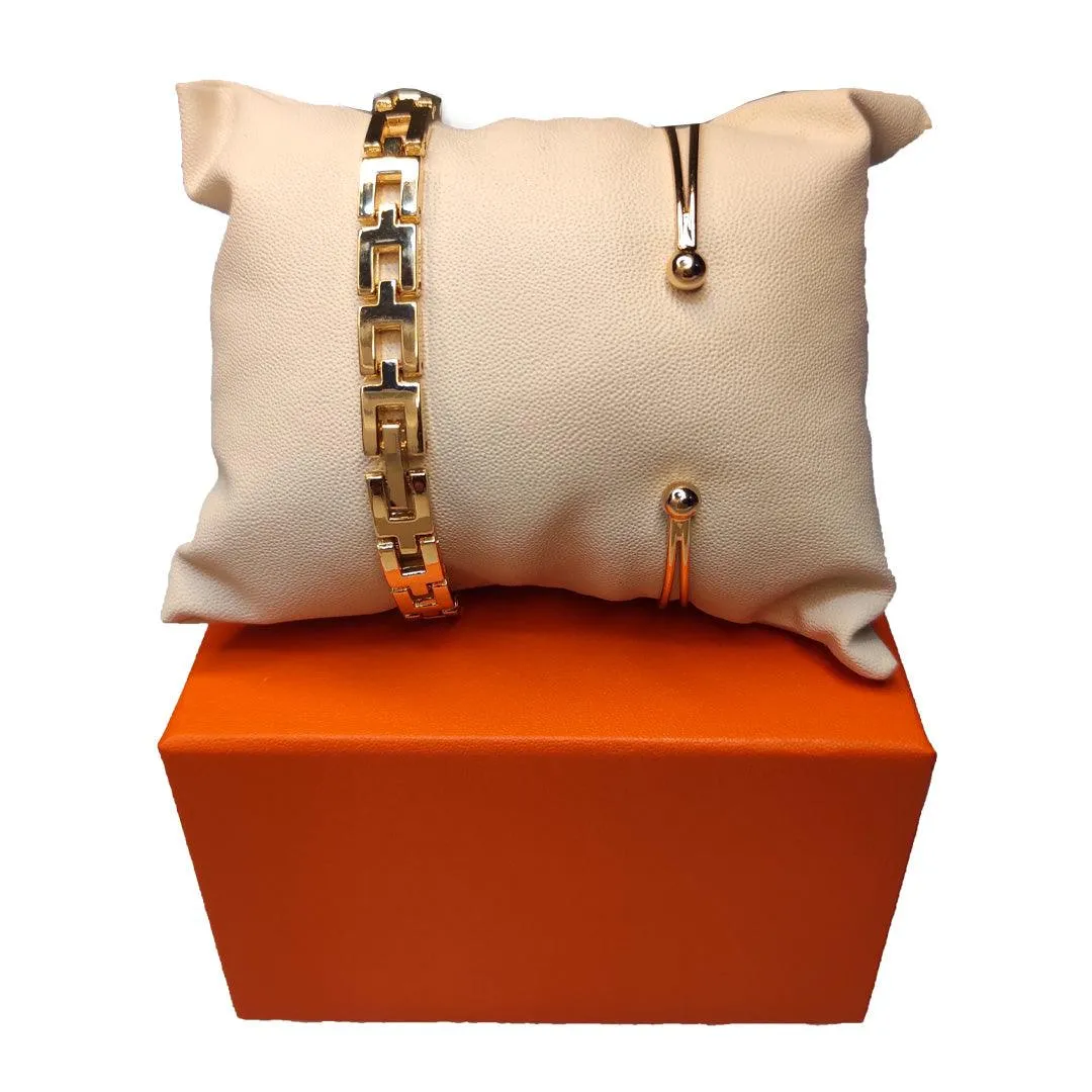 Luxury Women Wrist Watch With Bracelet - WB12