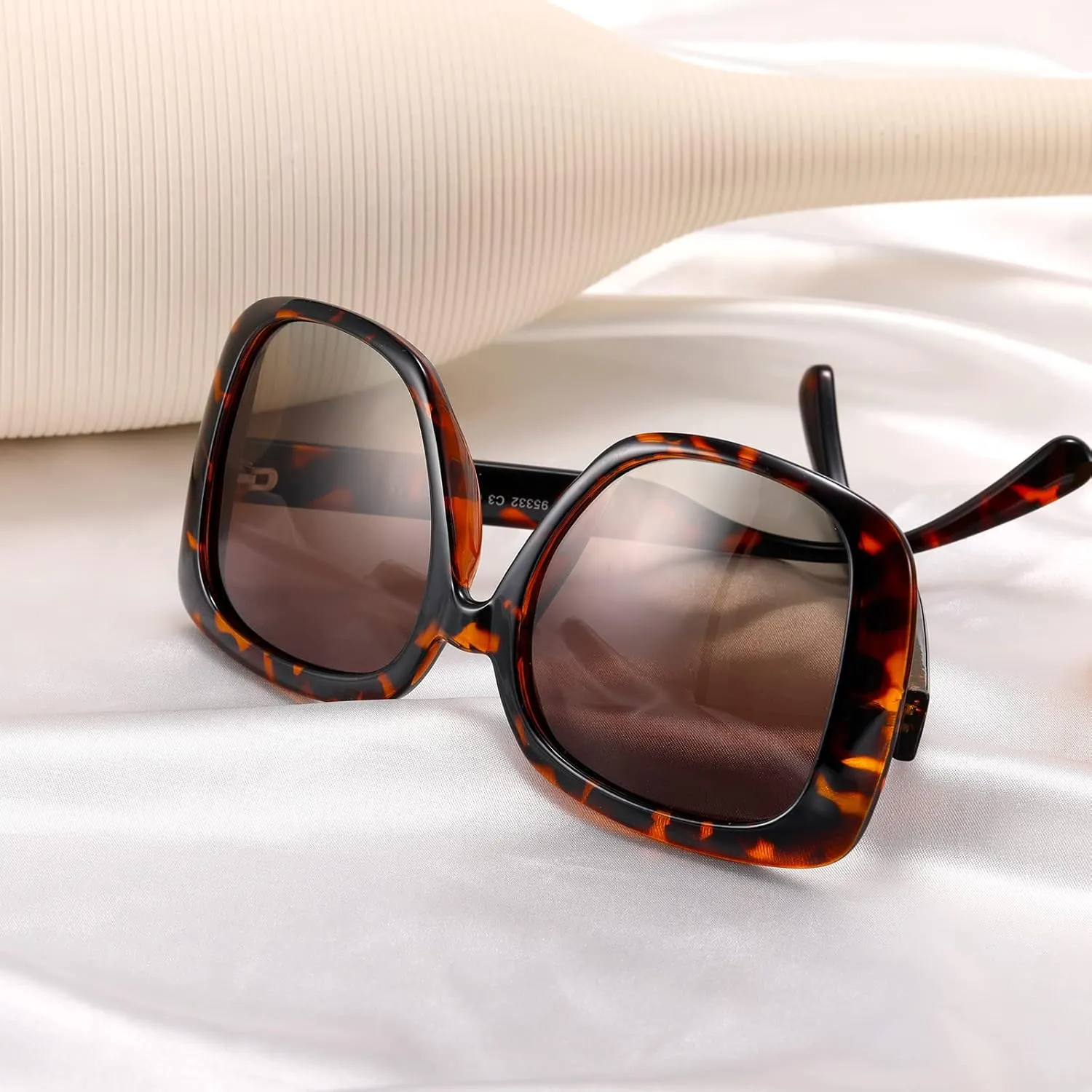 MORESHINE Trendy Oversized Square Polarized Sunglasses Retro Shades for Women UV400 Protection